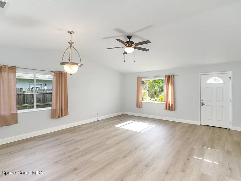 122 Atlas Ln — Photo 3
