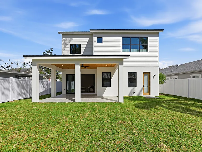 920 W Alfred St — Photo 38