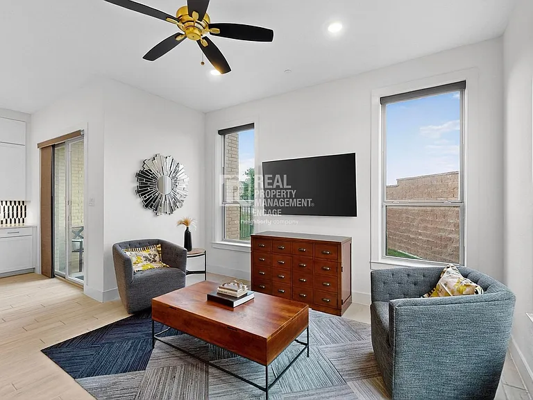 1077 Maverick Dr — Photo 14