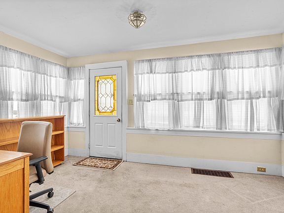 2nd image of 203 W 6th Ave