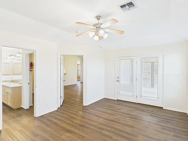 1721 Cherrywood Dr — Photo 32