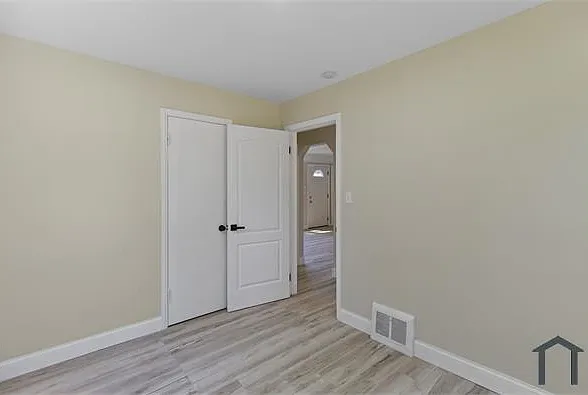 27334 Notre Dame St — Photo 10
