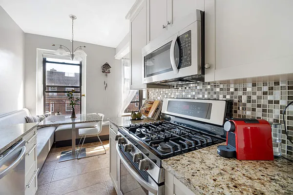 Sold by Compass | media 21