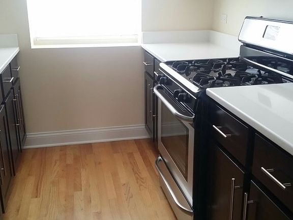 5th image of 1416 N Luna Ave