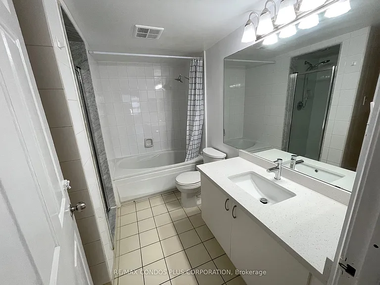 44 Gerrard St W #602 — Photo 4