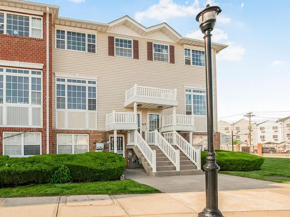 199 Surf Dr Unit 25, Bronx, NY 10473