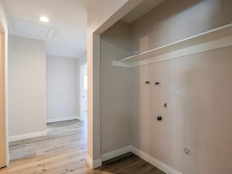 801 E Hood Ave — Photo 11