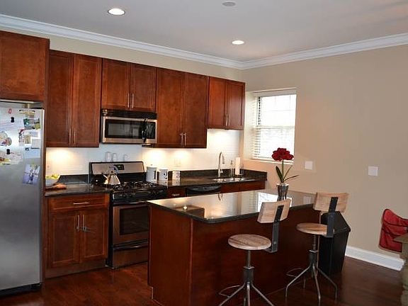 4th image of 1639 W Granville Ave APT 3