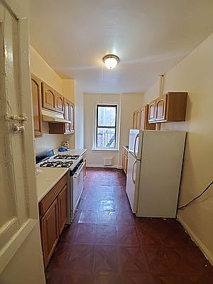 4th image of 426 E 22nd St APT 4I