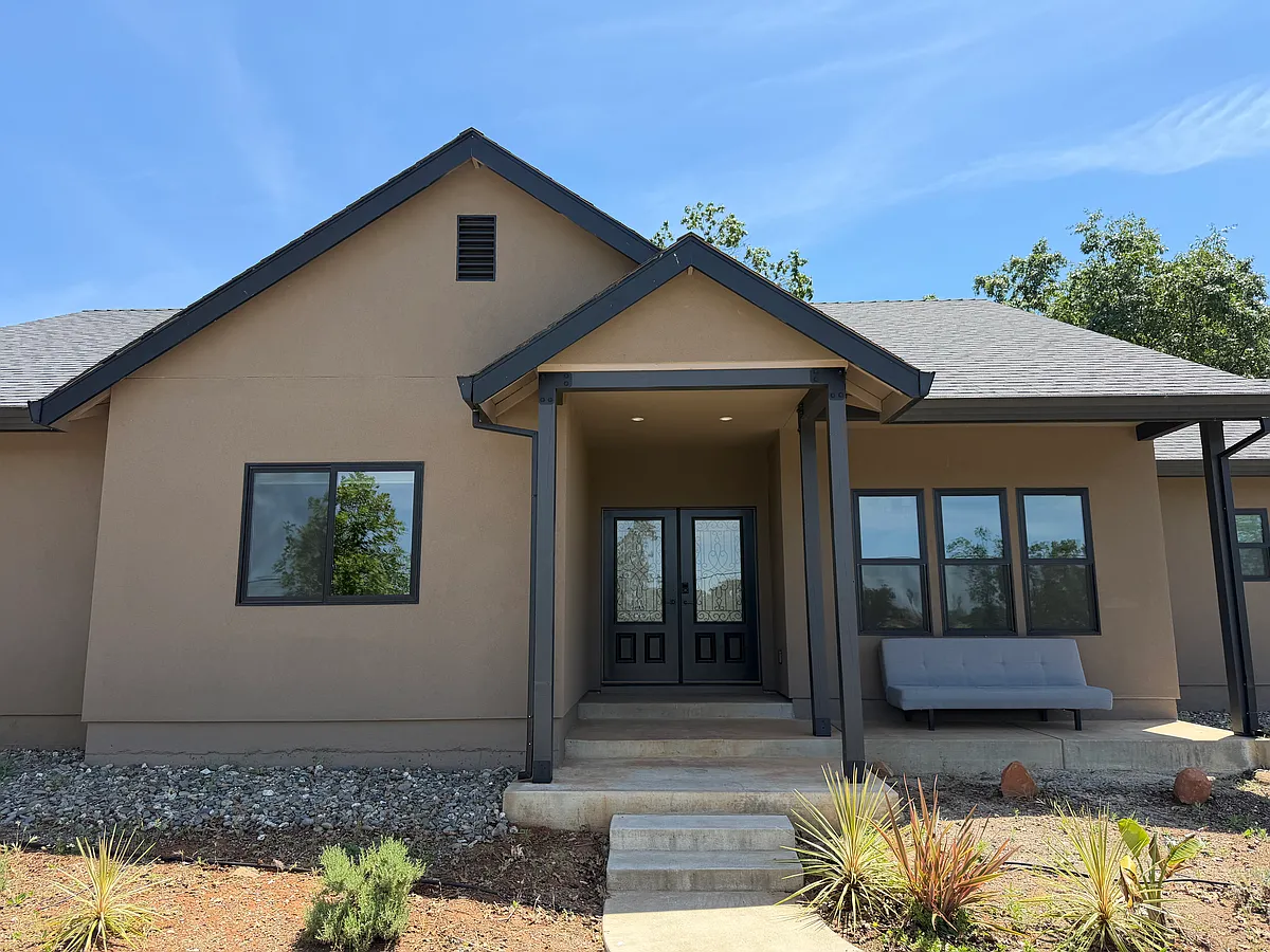 Building Photo - 240 Redbud Dr