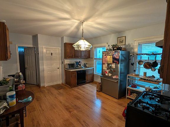 4th image of 290 Charles St Floor 1