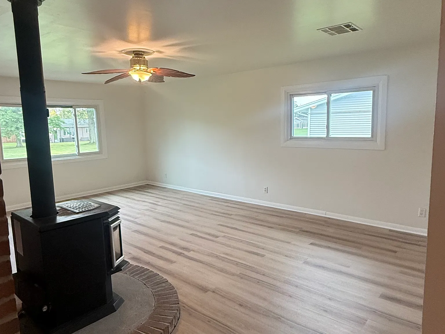 3 bed, 1400 sqft, $2,300 — Photo 3