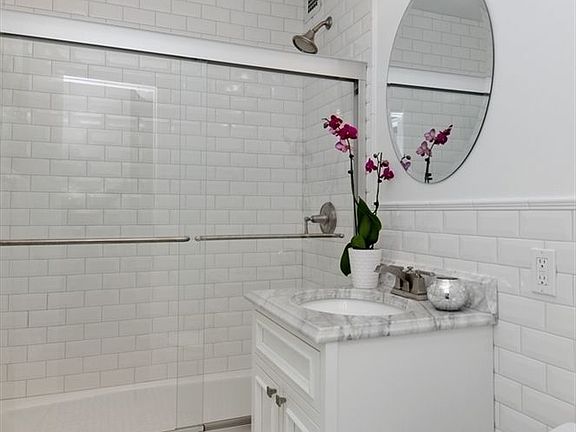 4th image of 211 E 18th St APT 4E