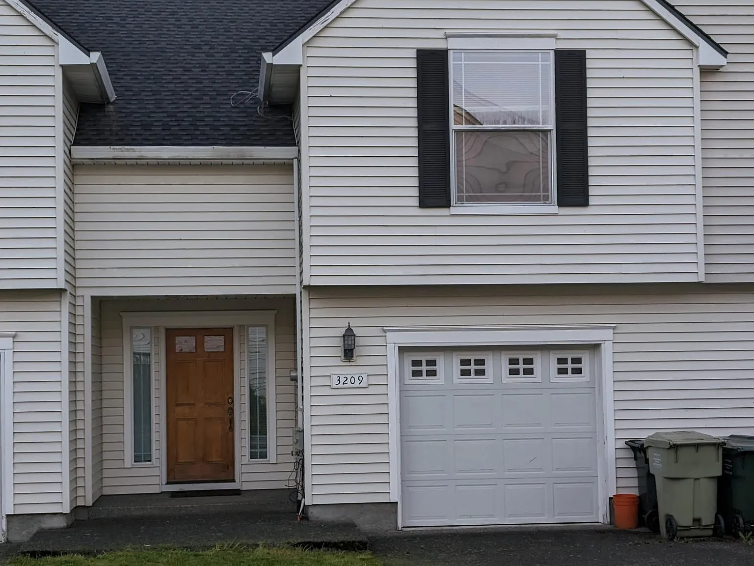 3 bed, 2.5 bath, 1747 sqft, $2,525 — Photo 1