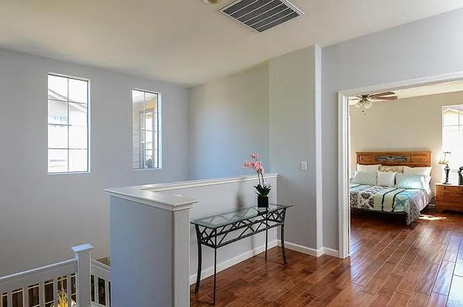 4 bed, 2.5 bath, 1949 sqft, $5,749 — Photo 2