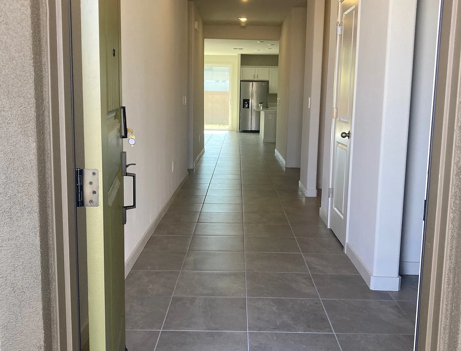 4 bed, 2520 sqft, $850 — Photo 2