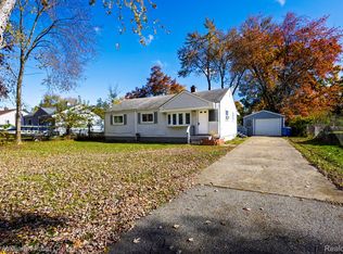 411 Clayburn Blvd, Waterford, MI 48327