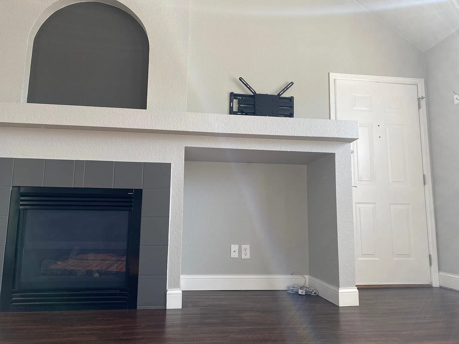 2 bed, 1230 sqft, $2,100 — Photo 2