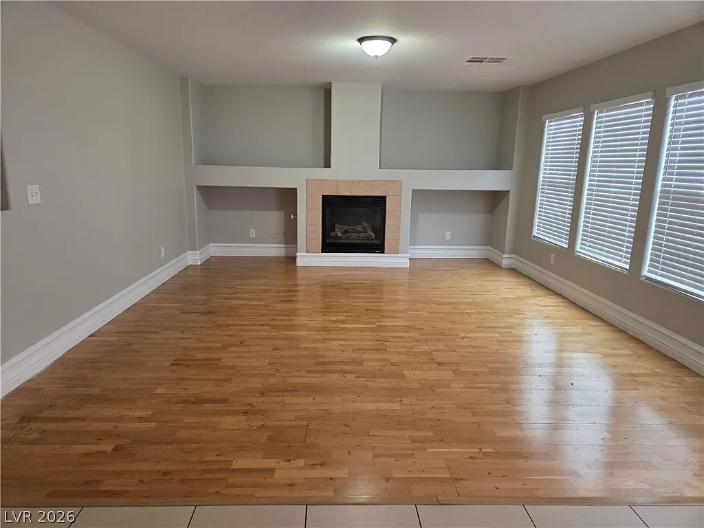 5 bed, 2.5 bath, 2784 sqft, $2,325 — Photo 3