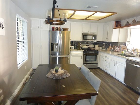 2nd image of 828 Timberwood Pl