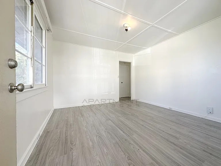 1089 Karratti Ln — Photo 2