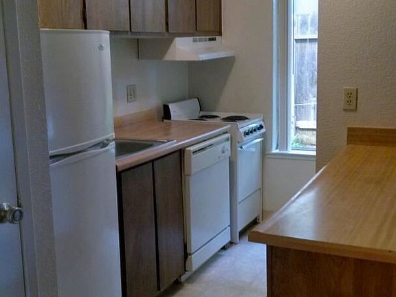 3rd image of 1712 S St APT 05