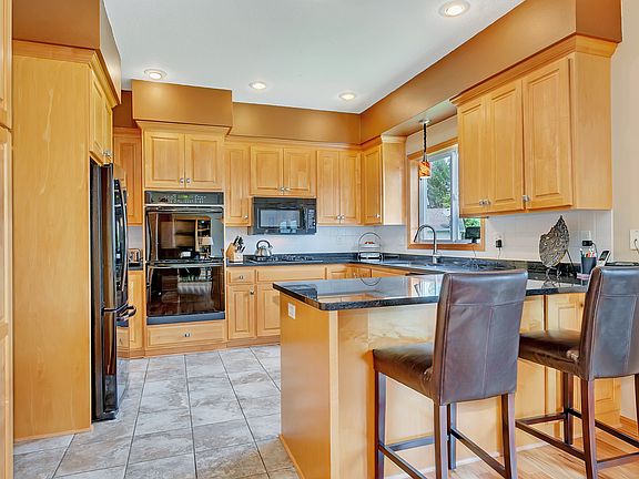 2nd image of 1609 Grizzly Ln