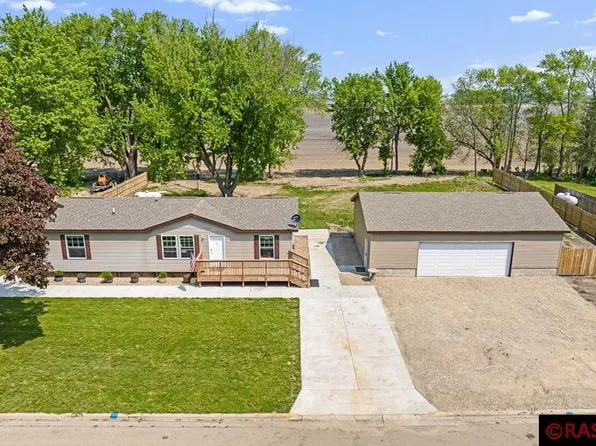 405 4th St, Frost, MN 56033