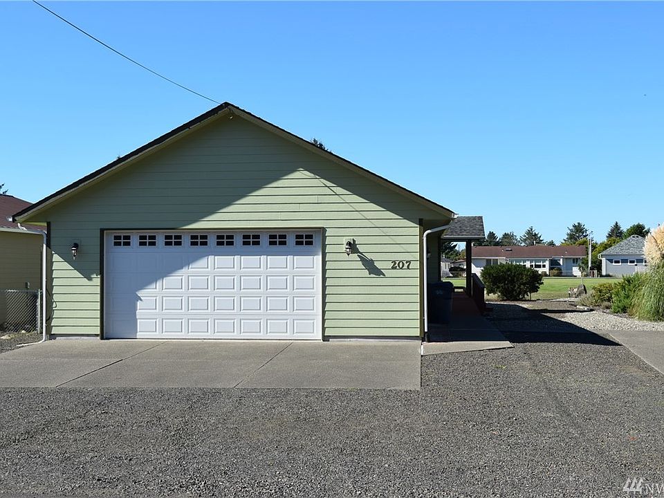 1st image of 207 Octopus Ave NE