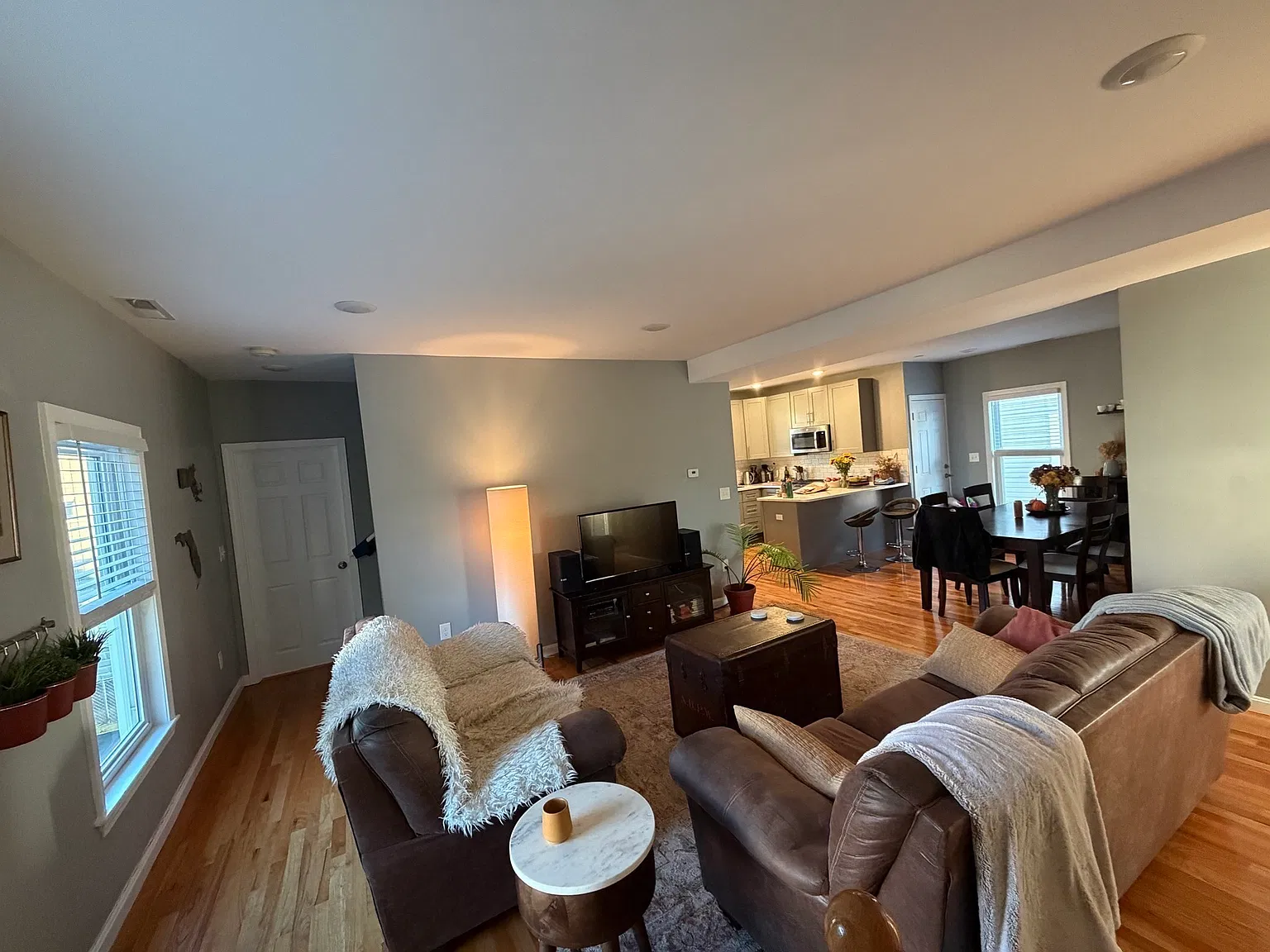 3 bed, 2.0 bath, 1200 sqft, $3,625 — Photo 3