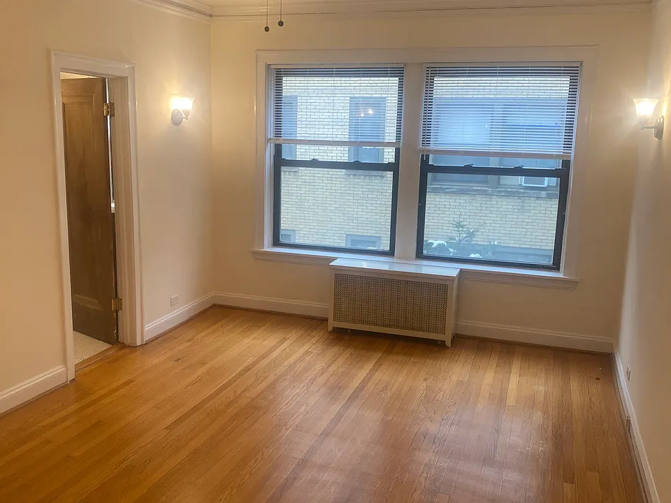 518 W Surf St #2