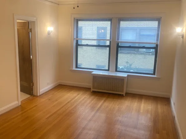 518 W Surf St #2, Chicago, IL 60657