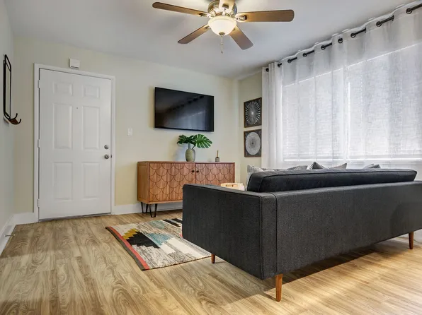 Lantana Hills Apartment Homes