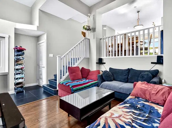 73 N Aspen Hills Ter SW, Calgary, AB T3H 0P4