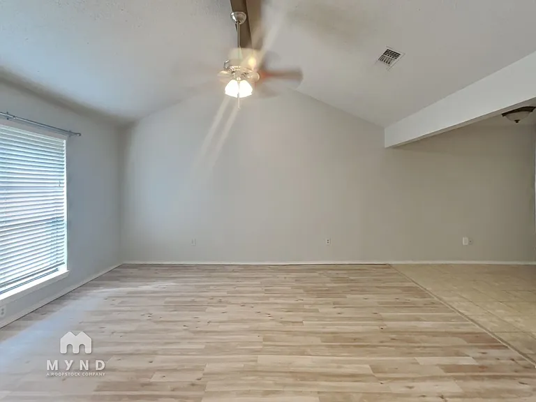 303 N Eastern St #B — Photo 12