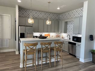 The Colony Luxury Apartments, Victoria, TX 77904