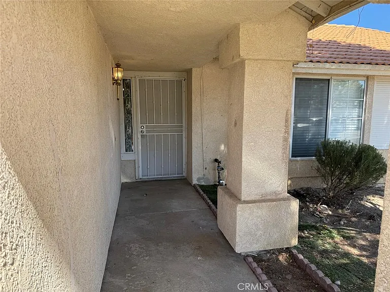 1229 Onyx Dr — Photo 2