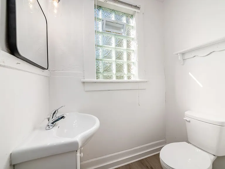 2245 Summit St #2 — Photo 17