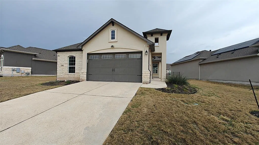 3 bed, 2.0 bath, 1639 sqft, $2,100 — Photo 3