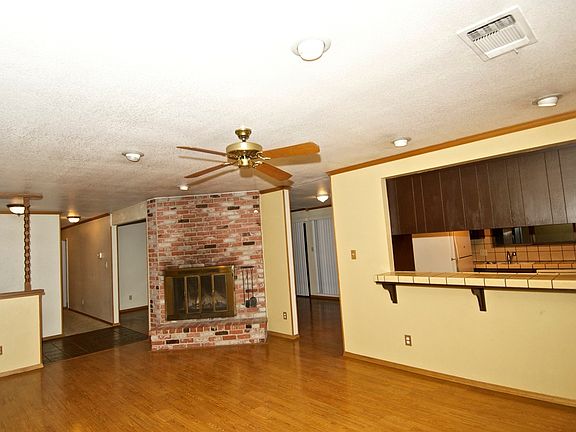 4th image of 1814 Reisling Dr