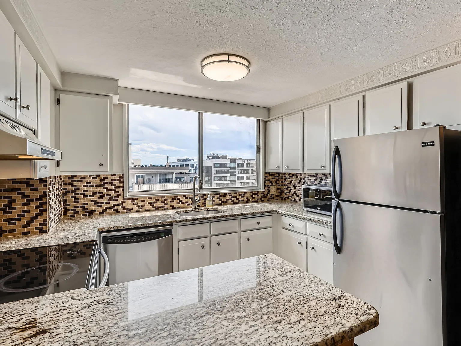 1155 Ash Street — Photo 3
