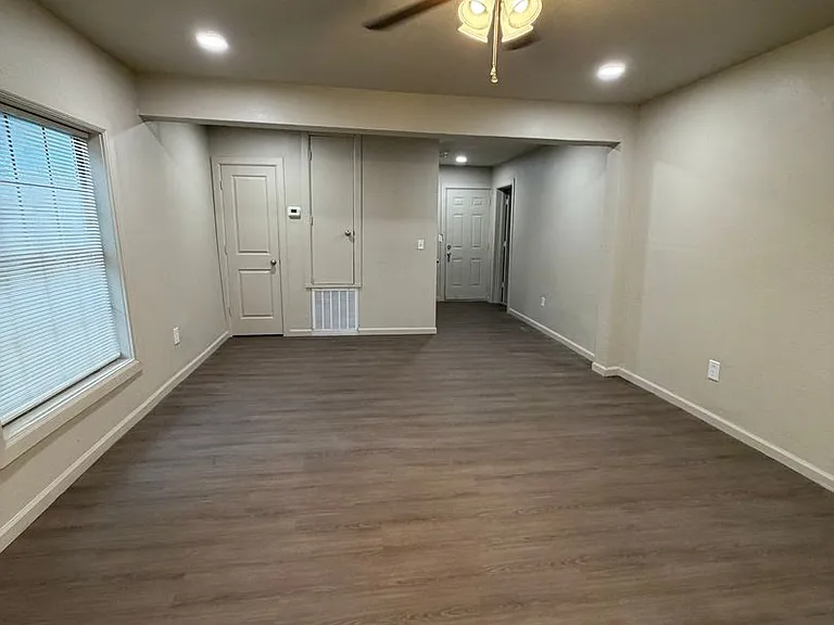 712 Coyne St — Photo 3