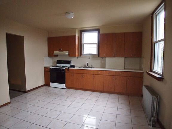 4th image of 106 Olympia Blvd