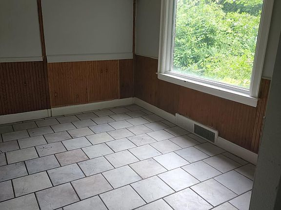 5th image of 1918 Warwick Ave