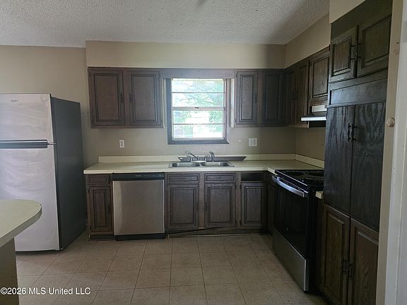 3rd image of 607 Temple Dr