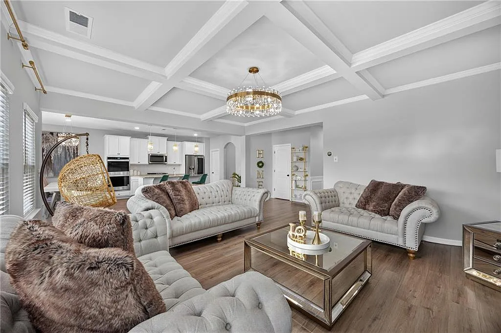 4 bed, 2.5 bath, 2592 sqft, $3,250 — Photo 4