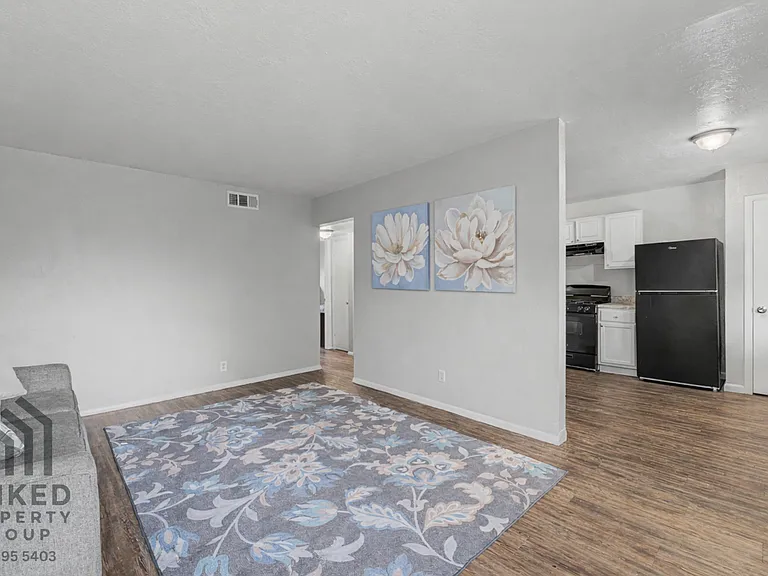 Charl Ann Apartments — Photo 10