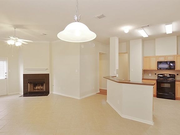 5th image of 903 La Hacienda Dr