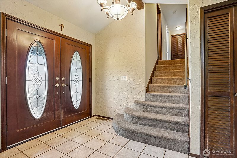 3rd image of 3922 180th Street E