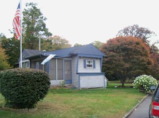 104 Hope St, Acushnet, MA 02743